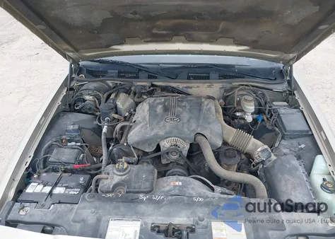 2000 Mercury Grand Marquis Gs z USA, uszkodzony, nr VIN 2MEFM74W2YX743938